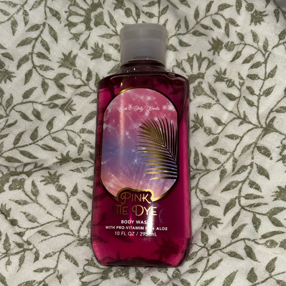 NEW 🌸 🪷 🍏Pink Tie Dye bath and body works body wash
